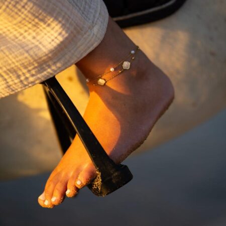 Tropical Elegance Gold Resin Anklet